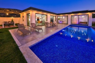 Villa Tadım | Üzümlü’de Patara Manzaralı, Isıtmalı Kapalı Havuzlu
