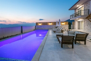 Villa Lavinia – Kalkan Üzümlü’de Manzaralı, Korunaklı Tatil Villası