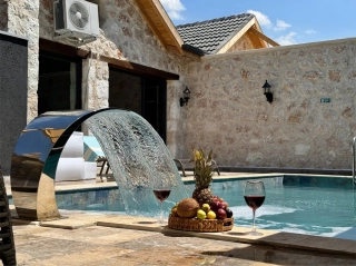 Villa Büşra Sarıbelen: Kalkan’da Korunaklı Havuzlu Balayı Villası