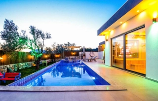 Villa Görkem | Kalkan Kınık’ta Çocuk Havuzlu, Jakuzili, Korunaklı Aile