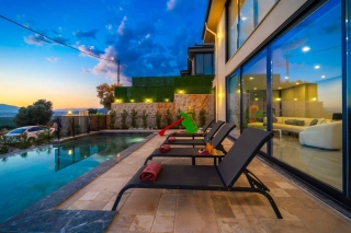 Villa Bogota | Korunaklı Bahçeli, Jakuzili 2+1 Lüks Villa