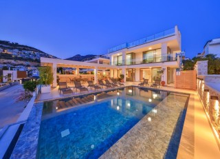 Villa Eliza – Kalamar Koyu’nun Kalbinde Lüks ve Konforun Buluşma Nokta