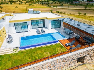 Villa Golden 1 | Kalkan Sarıbelen’de Korunaklı, Jakuzili Özel Havuzlu