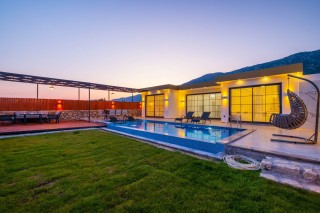 Villa Golden 2 | Kalkan Sarıbelen’de Korunaklı, Jakuzili Özel Havuzlu