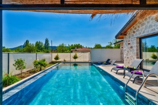 Villa Loya – Kalkan Bezirgan’da Korunaklı, 4 Kişilik Doğa İçinde 