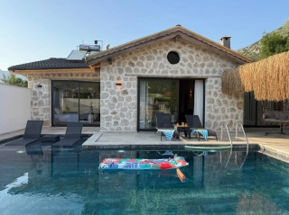 Villa Loya – Kalkan Bezirgan’da Korunaklı, 4 Kişilik Doğa İçinde 