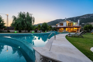 Villa Topçu Garden | Kalkan Sarıbelen’de Jakuzili, Korunaklı Villa