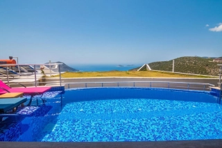 Villa Gelincik | Kalkan Akbel’de Jakuzili, Korunaklı Havuzlu Villa