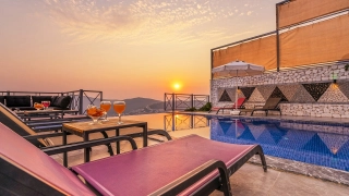 Villa Alfadelta | Kaş Kördere’de Deniz Manzaralı, Jakuzili ve Saunalı 