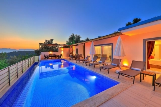 Villa Mıstılı – Üzümlü’de Korunaklı Havuzlu, 3 Yatak Odalı Villa