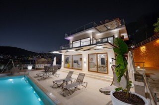 Villa Gredi | Kalkan Kızıltaş’ta Jakuzili 5 Süit Deniz Manzaralı Villa