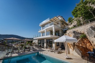 Villa Rigel | Kalkan Kızıltaş’ta Denize Nazır, Jakuzili 5+1 Lüks Villa