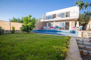Villa Eftalya Üzümlü – Kaş Üzümlü’de Doğa İçinde,Jakuzili Balayı Villa