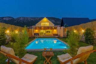 Villa Sumy – Kalkan Bezirgan’da, Doğa Manzaralı ve Muhafazakar Villa