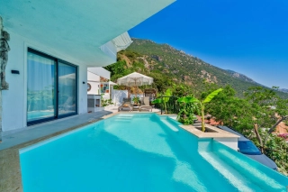 Villa Phuket | Kalkan Akbel’de Deniz Manzaralı Korunaklı Balayı Villas