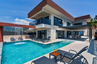 Villa Newcastle – Kalkan Akbel/İncebel’de Lüks ve Konforun Zirvesi