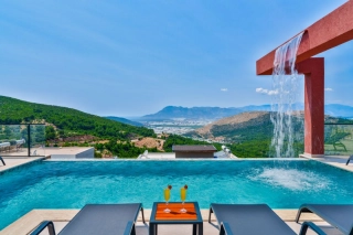 Villa Newcastle – Kalkan Akbel/İncebel’de Lüks ve Konforun Zirvesi