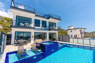 Villa Uranüs – Kalkan’da Doğa ve Deniz Manzaralı Özel Havuzlu Villa