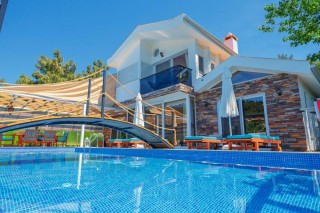 Villa Stella – Kalkan İslamlar’da Doğa’da,ısıtmalı Havuzlu Villa