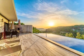 Villa Tropik – Kalkan Akbel’de Isıtmalı Havuzlu, Jakuzili Balayı Villa