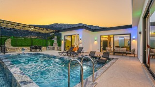 Villa Ortaç 5 – Bezirgan’da Doğa İçinde, Hamam ve Saunalı Lüks Villa