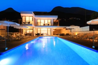 Villa Ahıska – Kalkan’da Merkeze Yakın Lüks ve Manzaralı Tatil