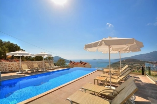 Villa Ahıska – Kalkan’da Merkeze Yakın Lüks ve Manzaralı Tatil