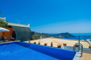 Villa Sardunya Akbel – Kalkan Akbel’de Deniz Manzaralı Korunaklı 