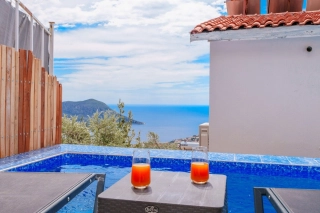 Villa Lore Akbel – Kalkan Akbel’de Jakuzili ve Özel Havuzlu Aile Villa
