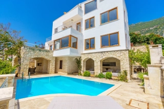 Villa Tarus – Kalkan Kızıltaş’ta Deniz Manzaralı Lüks Aile Villası