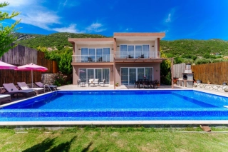 Villa Azelya – Sarıbelen’de Korunaklı, Jakuzili Doğa İçinde Tatil Vill