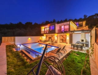 Villa Zirve 2 | Kalkan Yeşilköy’de Korunaklı, Jakuzili Kiralık Villa