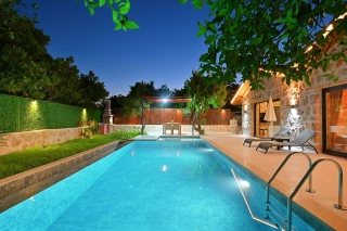 Villa Elam | Kalkan Yeşilköy’de Korunaklı Jakuzili Balayı Villası