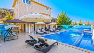 Villa Özdemir | Kalkan Sarıbelen’de Jakuzili, Çocuk Havuzlu, Korunaklı
