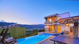 Villa Arven | Kalkan’da Jakuzili ve Isıtmalı Kapalı Havuzlu Balayı 