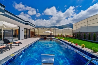 Villa Özmen | Jakuzili, Korunaklı Havuzlu ve Doğa Manzaralı Lüks Villa