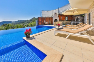 Villa Petek | Kalkan İslamlar’da Jakuzili, Korunaklı ve Özel Havuzlu 