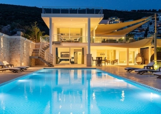 Villa Boat House | Kalkan Kalamar’da Denize Sıfır, Özel İskeleli Villa