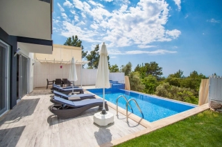 Villa Salkım Üzümlü | Kalkan Üzümlü’de Korunaklı, Jakuzili Villa