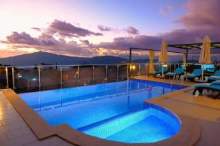 Villa Yamaç | Kalkan’da Panoramik Manzaralı, Saunalı ve Isıtmalı Havuz