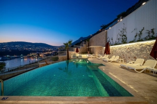 Villa Lalin Kömürlük | Kalkan Komurluk’ta Deniz Manzaralı Lüks Kiralık