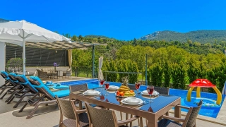 Villa Likya Yolu | Kalkan Sarıbelen’de Jakuzili Muhafazakâr Villa