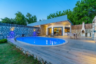 Villa Yek | Kalkan Üzümlü’de Korunaklı Jakuzili Balayı Villası
