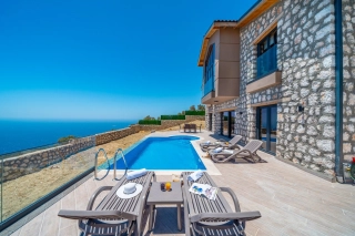 Villa Heybeli Ada | Kaş’ta Deniz Manzaralı, Jakuzili ve Özel Havuzlu L