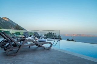 Villa Kınalı Ada – Kaş Baldıraz’da Deniz Manzaralı, Jakuzili Villa