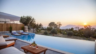 Villa İlkyaz – Üzümlü’de Deniz Manzaralı, Özel Havuzlu Kiralık Villa