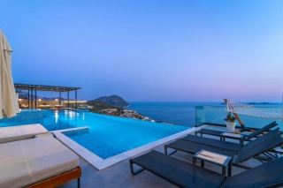 Villa Ocean Rox | Kalkan Kalamar’da 5 Yatak Odalı Deniz Manzaralı 