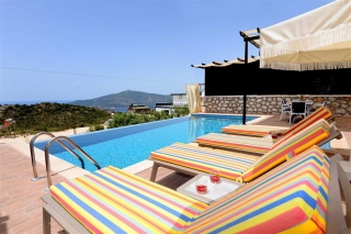 Villa Ozi: Korunaklı Havuzlu Lüks Tatil Villası & Jakuzili Doğa İçinde