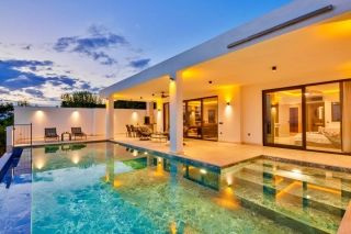 Villa Nurella: Jakuzili ve Saunalı Lüks Balayı Villası ile Doğa İçinde