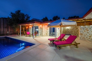 Villa Dream 2: Üzümlü’de Deniz Manzaralı Korunaklı Balayı Villası 